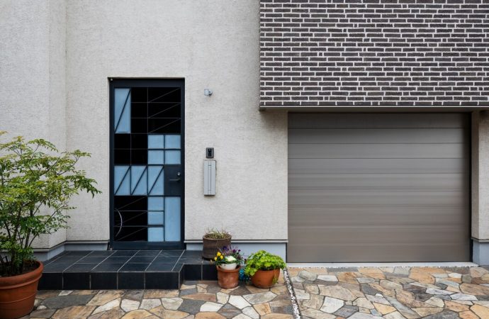 Jak wybrać idealne bramy garażowe do twojego domu?