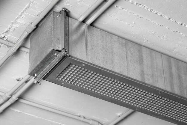 Zalety i wyzwania związane z instalacją systemów dystrybucji gorącego powietrza w domu